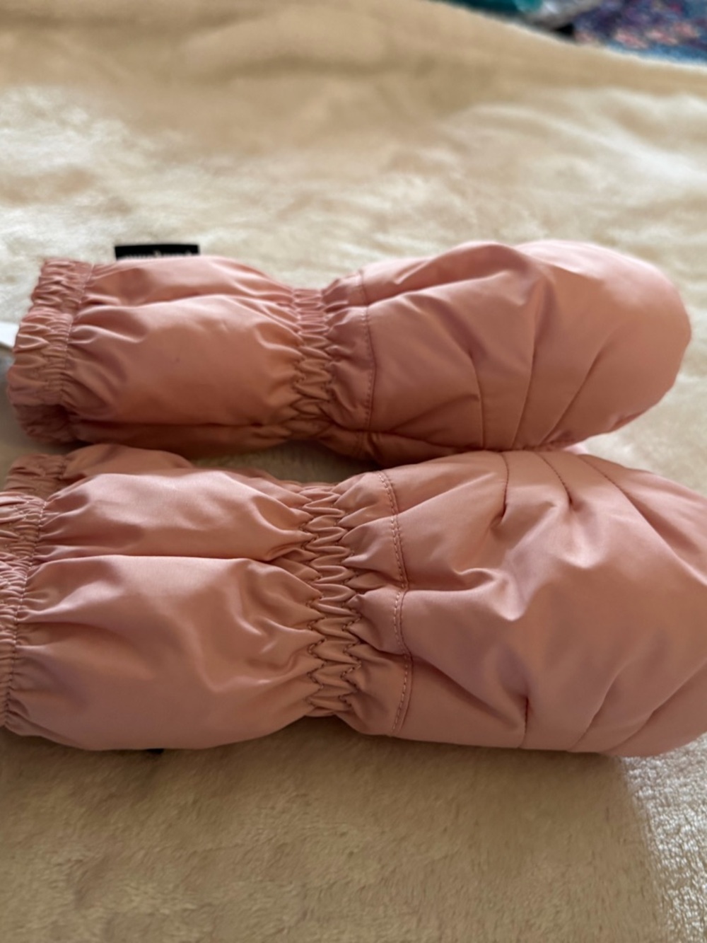 Patagonia Kids Blush Pink Insulated Mittens - Picture 5 of 8